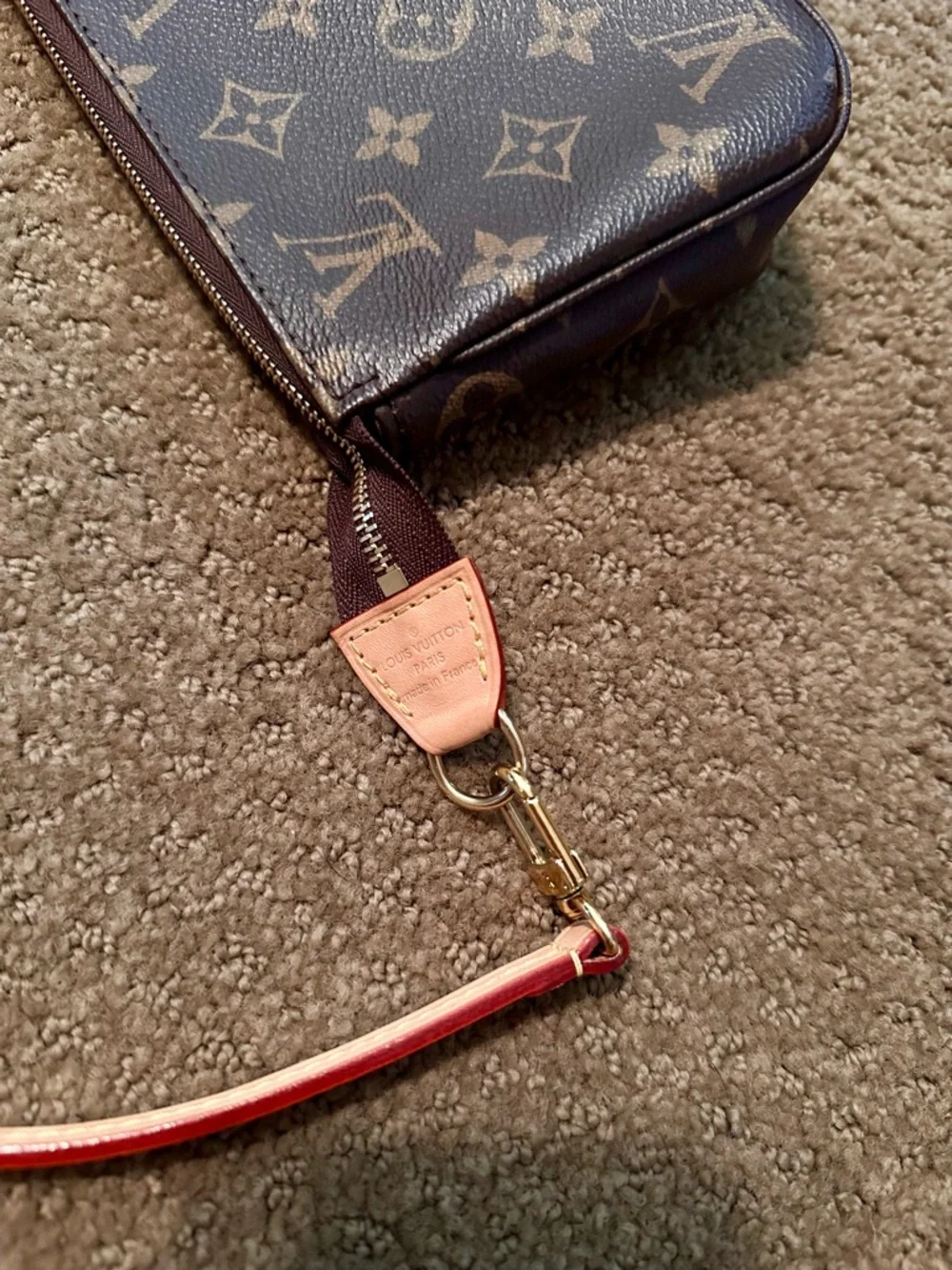 👜PERFECT LIKE NEW Louis Vuitton Monogram Pochette Shoulder Bag👜 - Picture 3 of 13